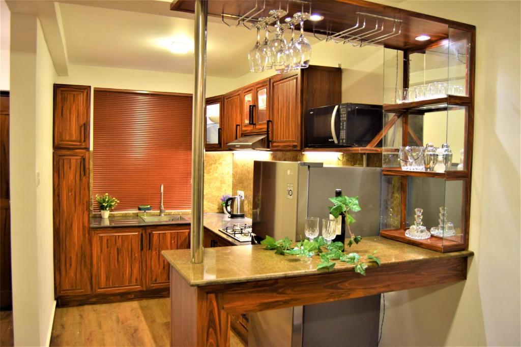 Lake Infinity Luxury Condos gallery 1
