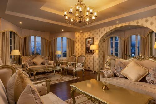The Westbury Palace gallery 0