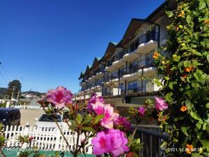 Lake Infinity Luxury Condos gallery 2